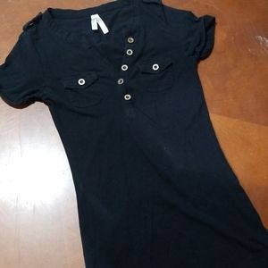 Colstory black form fitting t shirt.